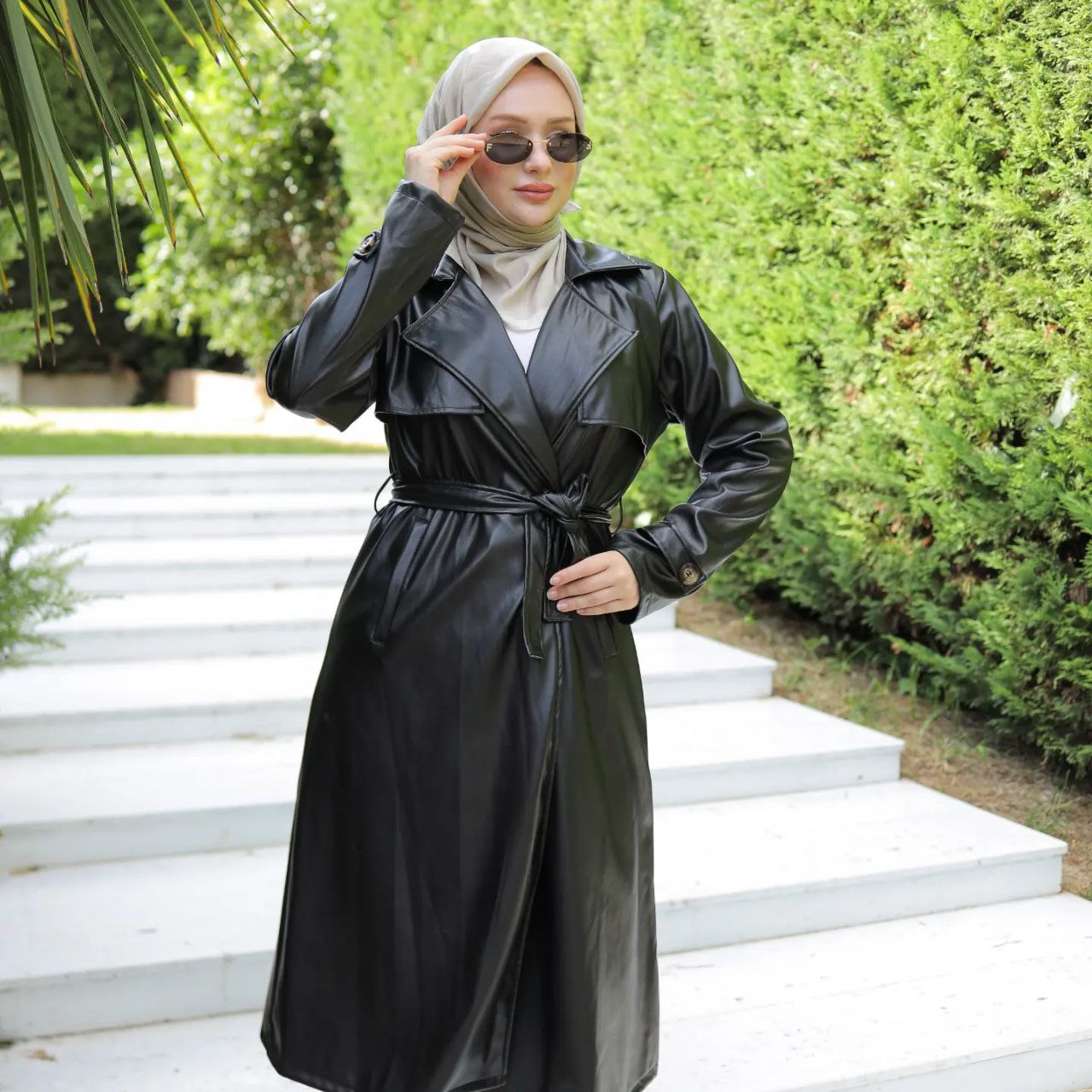 Lita leather manto