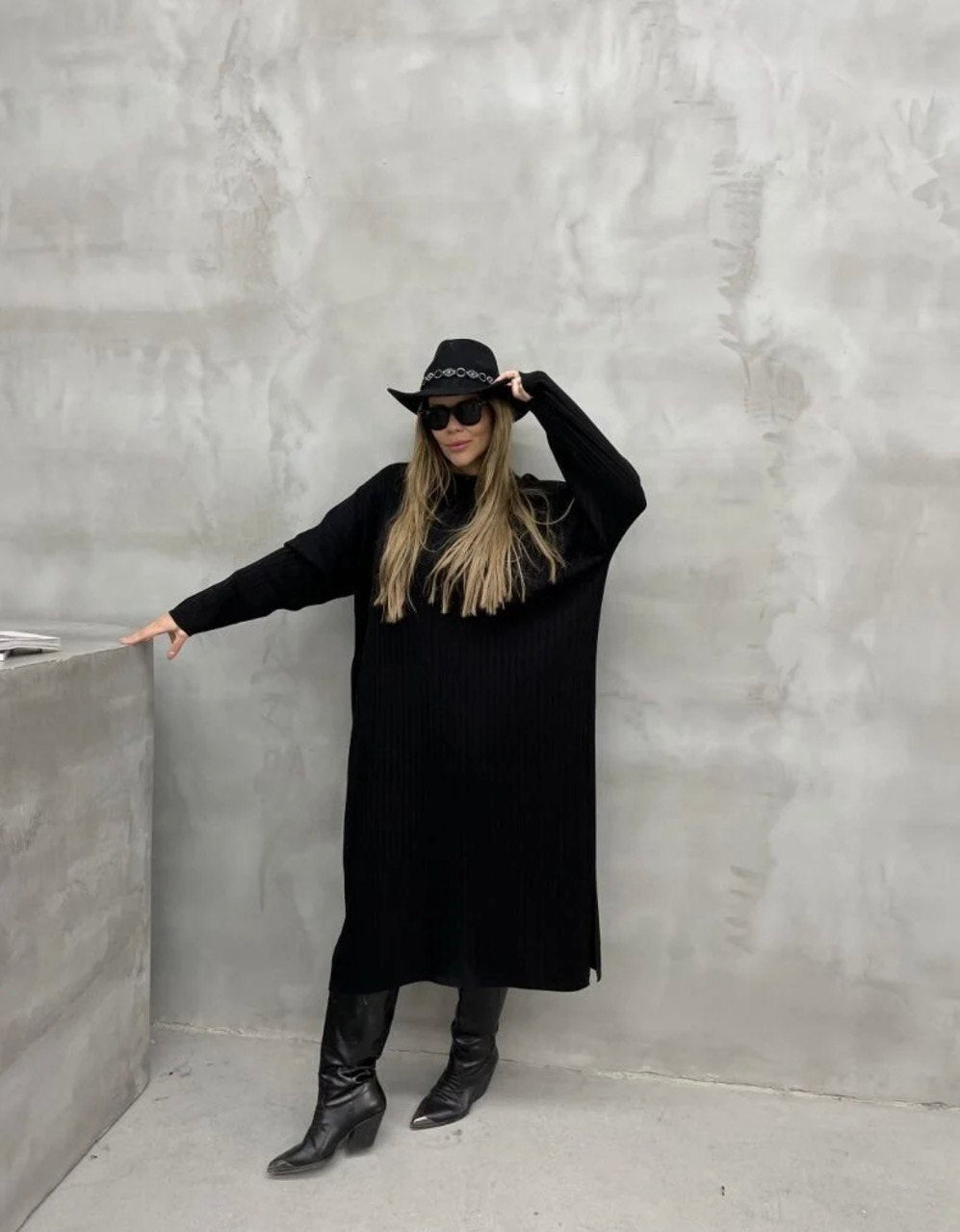 Pull tricote fendu a l`ourlet