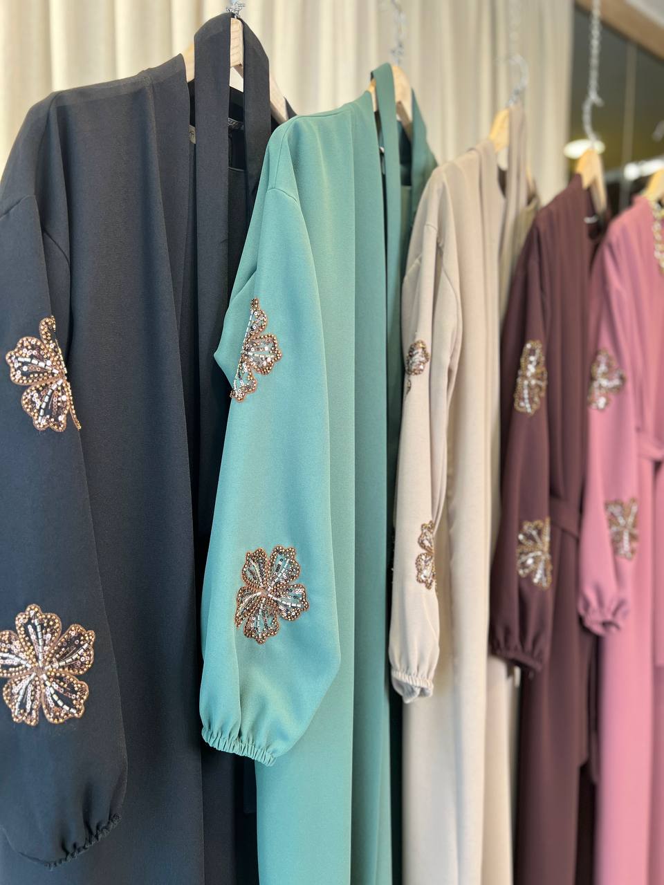 Elegant abaya avec strass sur les manches,tenue chic,robe de soiree