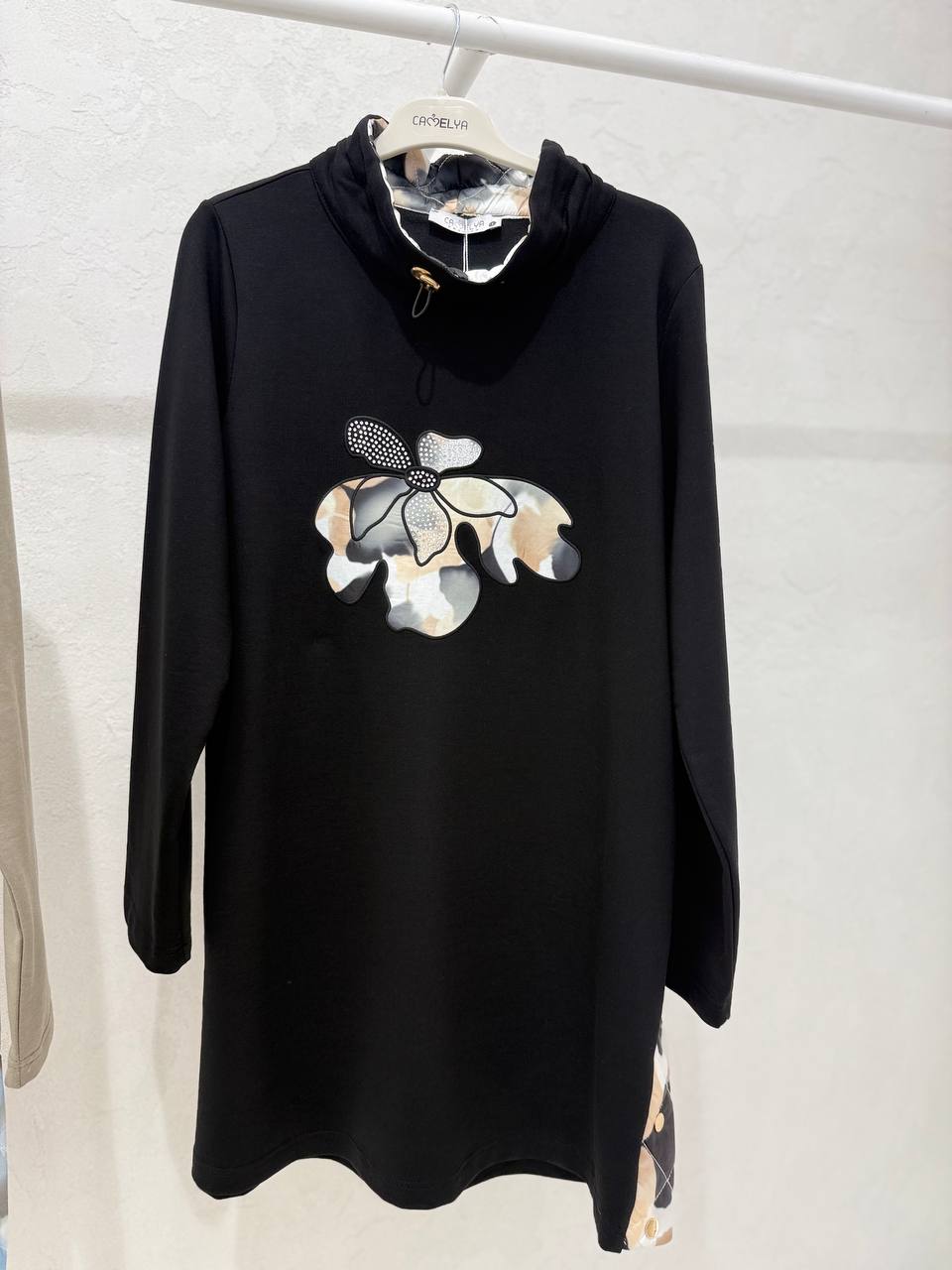 Pul elegant avec fleur confort et style