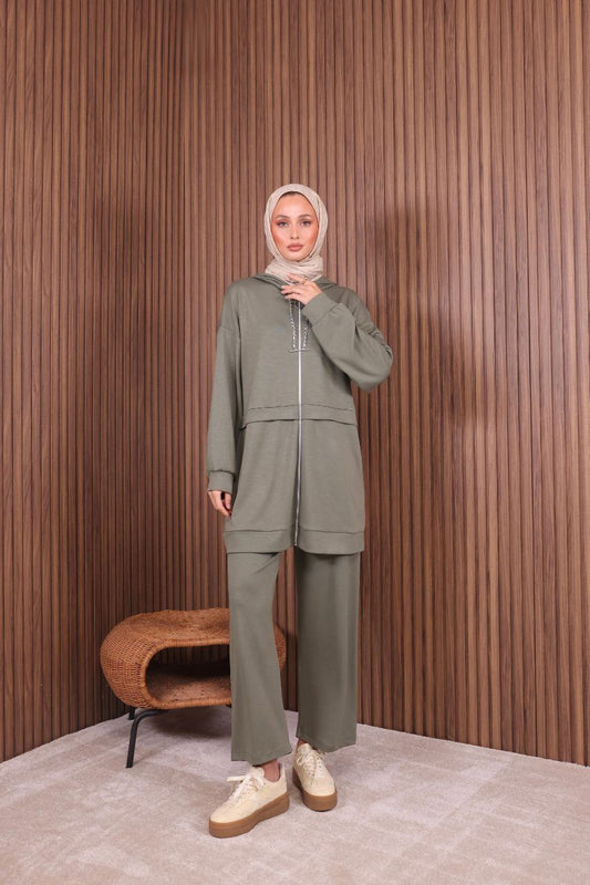 Ensemble de haut a capuche zippe et pentalon