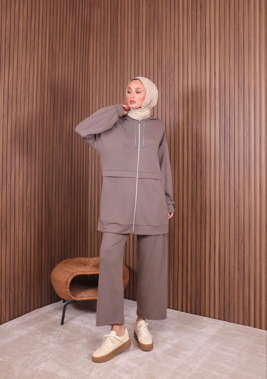 Ensemble de haut a capuche zippe et pentalon