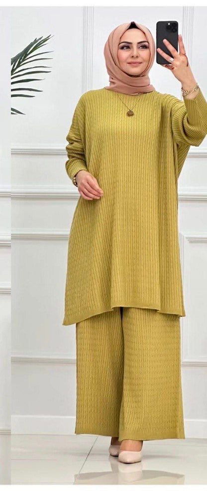 Ensemble sweatshirt tricote a motif tresse et pentalon