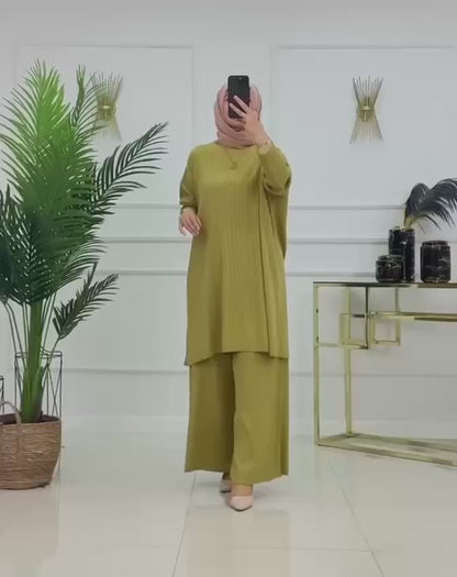 Ensemble sweatshirt tricote a motif tresse et pentalon