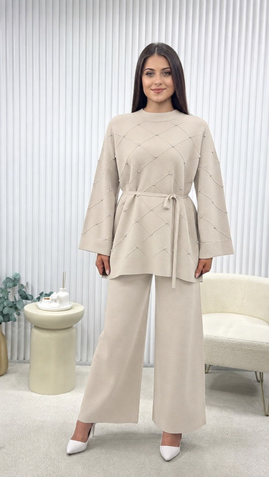 Belted Dimond Knit Outfit
